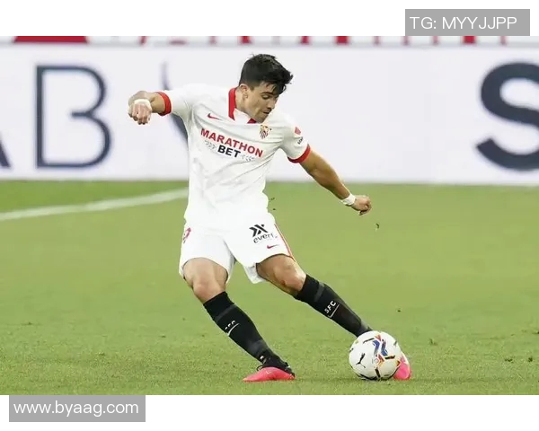 黑白足球明星男头的魅力与风采解析,探索他们背后的故事与成就 黑白足球明星男头的魅力与风采解析,探索他们背后的故事与成就